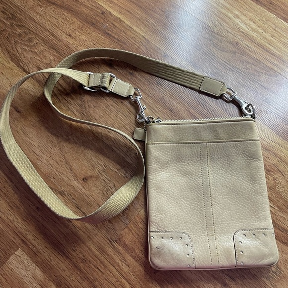 Coach Handbags - Coach 9760 Off White Pebble Leather Swing Vintage